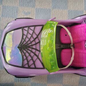 MONSTER HIGH Draculaura & Clawdeen toy car